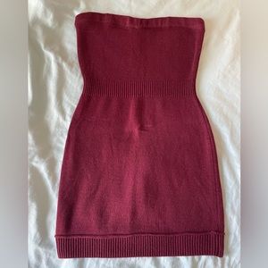 MODA sweater mini dress. Burgundy. Excellent pre-owned condition. Size Large.
